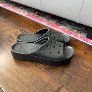 Crocs Sandals Womens Sz 10 Black Wide Strap Open Toe Platform Comfort Cushion